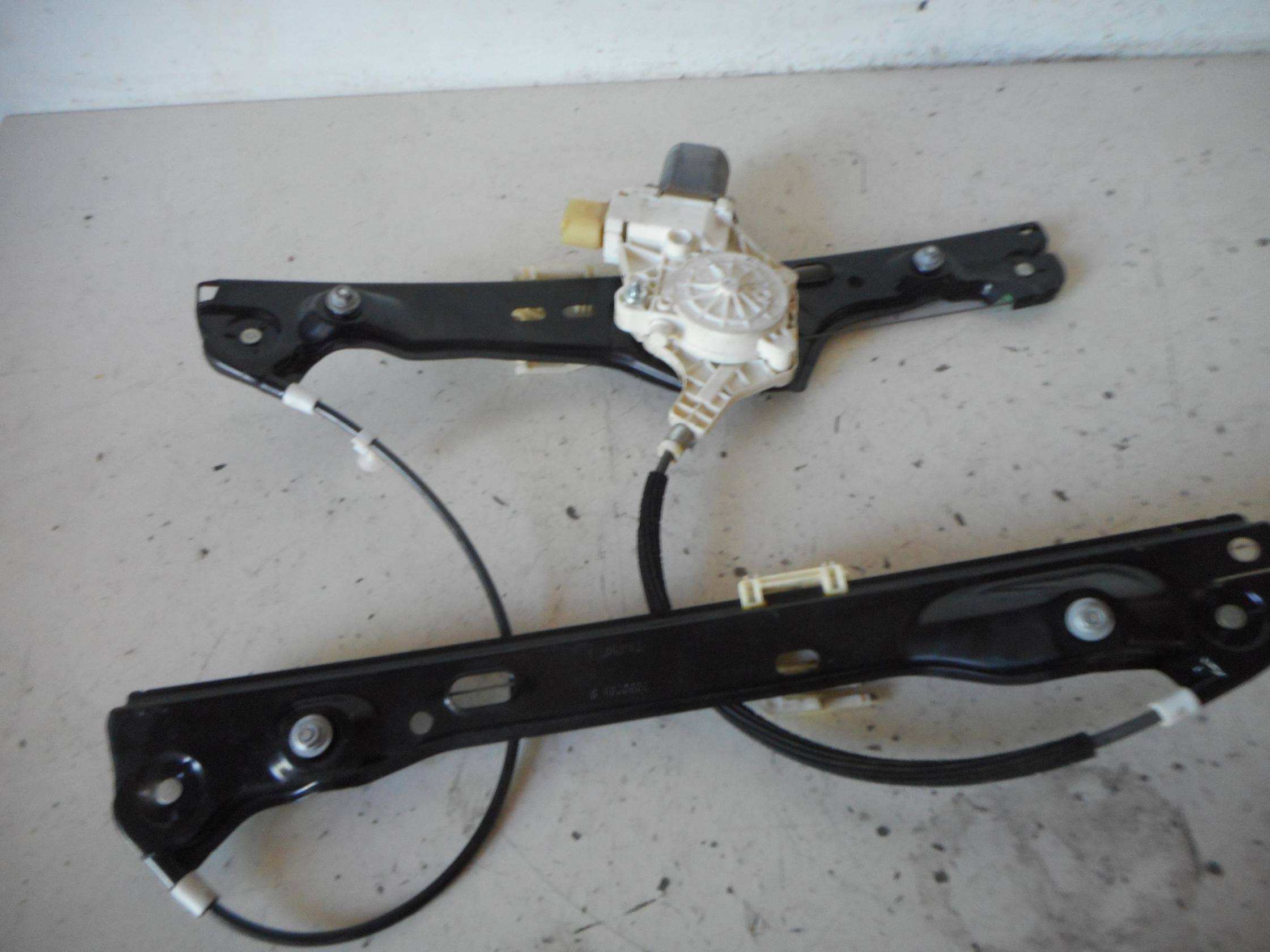 Alzacristallo elettr. porta ant. sx.